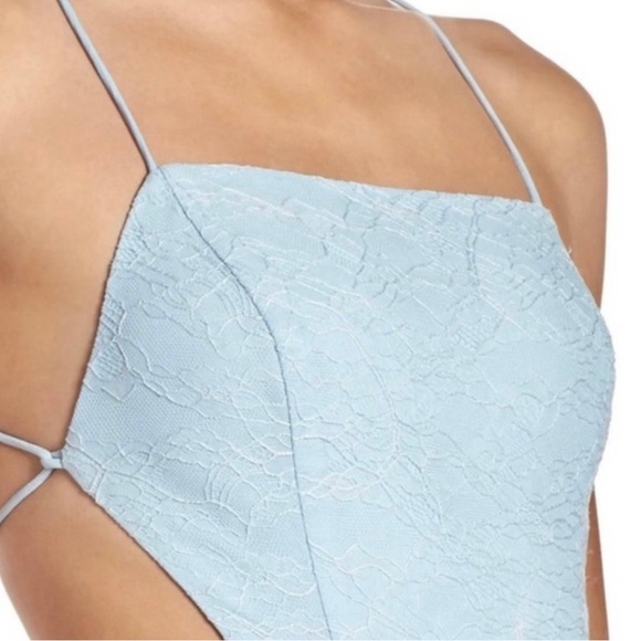 NEW FAME AND PARTNERS BLUE BACKLESS LACE GOWN - Picture 3 of 11